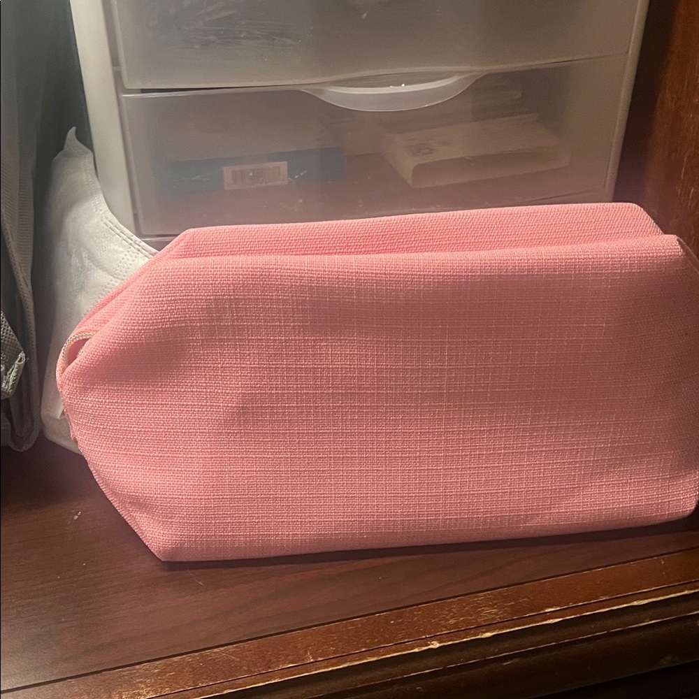 Lancôme Paris Pink Textured clutch/makeup bag